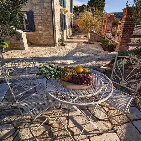 Stone Lace Apartman Kolan