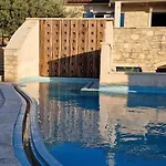 Stone Lace Apartman