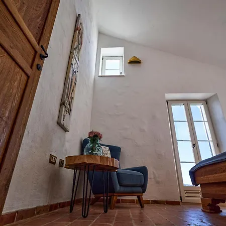 Stone Lace Apartman